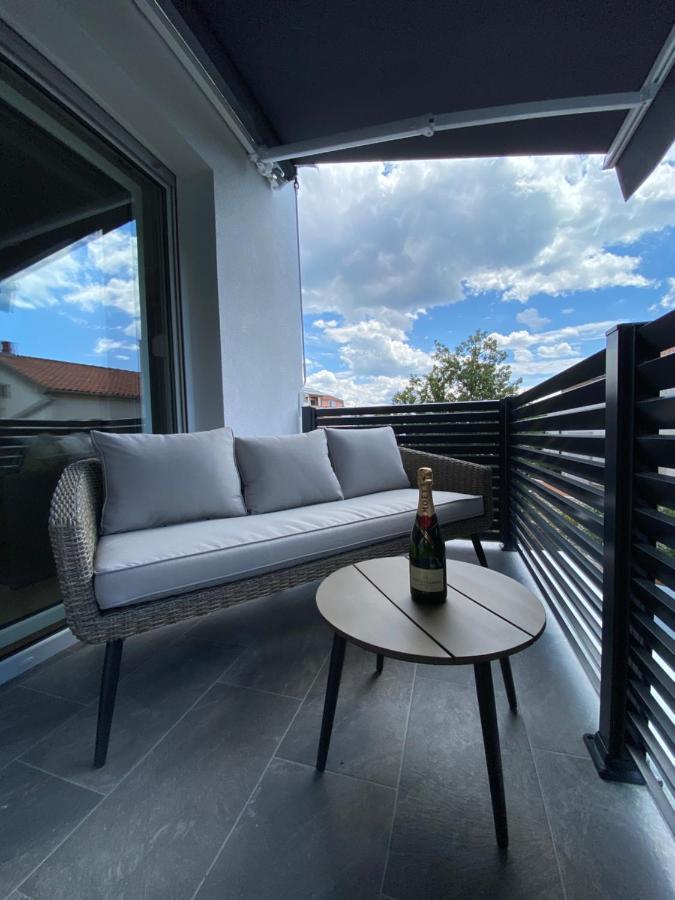 Apartmani Kumenat Biograd Na Moru Exterior foto