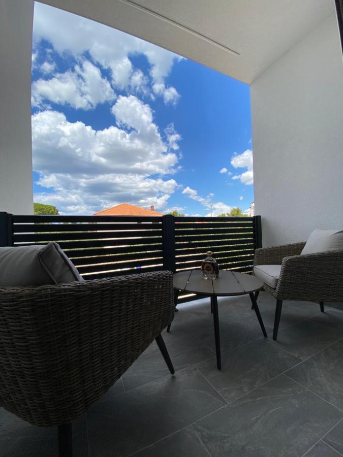 Apartmani Kumenat Biograd Na Moru Exterior foto