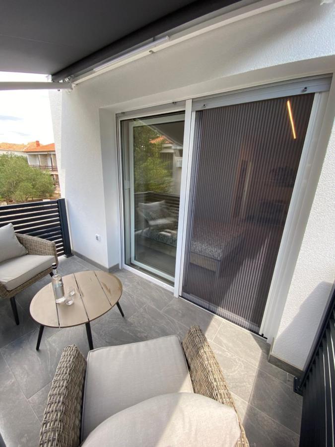 Apartmani Kumenat Biograd Na Moru Exterior foto