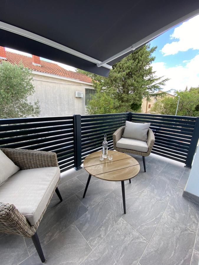 Apartmani Kumenat Biograd Na Moru Exterior foto