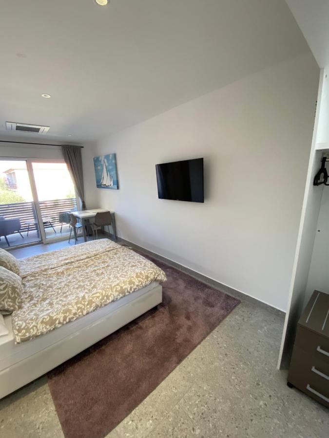Apartmani Kumenat Biograd Na Moru Exterior foto